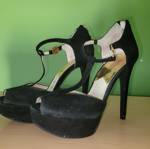 Heels - Picture 4 of 5